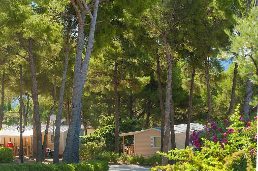 Hôtel Camping Les Dauphins à Saint-Cyr-sur-Mer