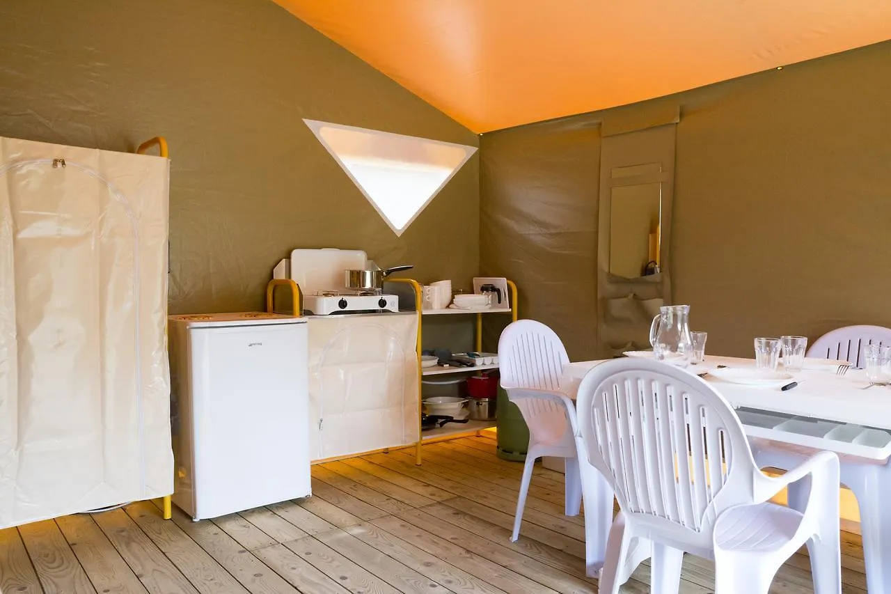 Hôtel Camping Les Dauphins à Saint-Cyr-sur-Mer